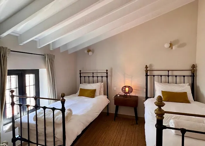 Renovated Cinema Town House In Comares