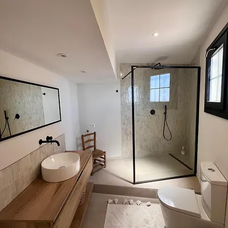 Renovated Cinema Town House In Comares