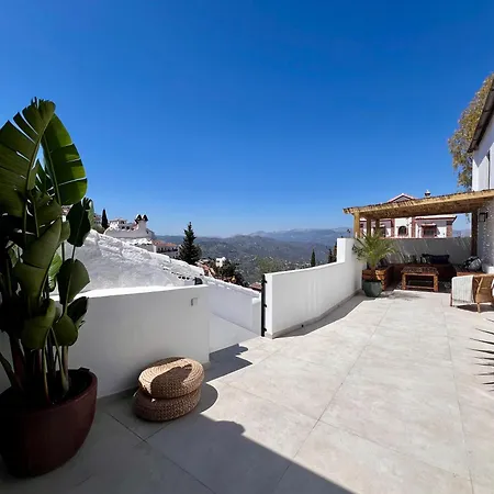Holiday home Renovated Cinema Town House In Comares *